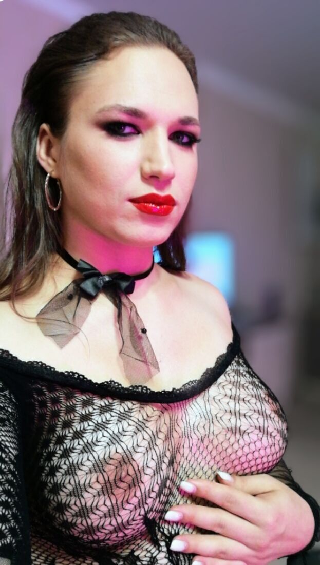 Оленька индивидуалка СПб у метро Академическая 