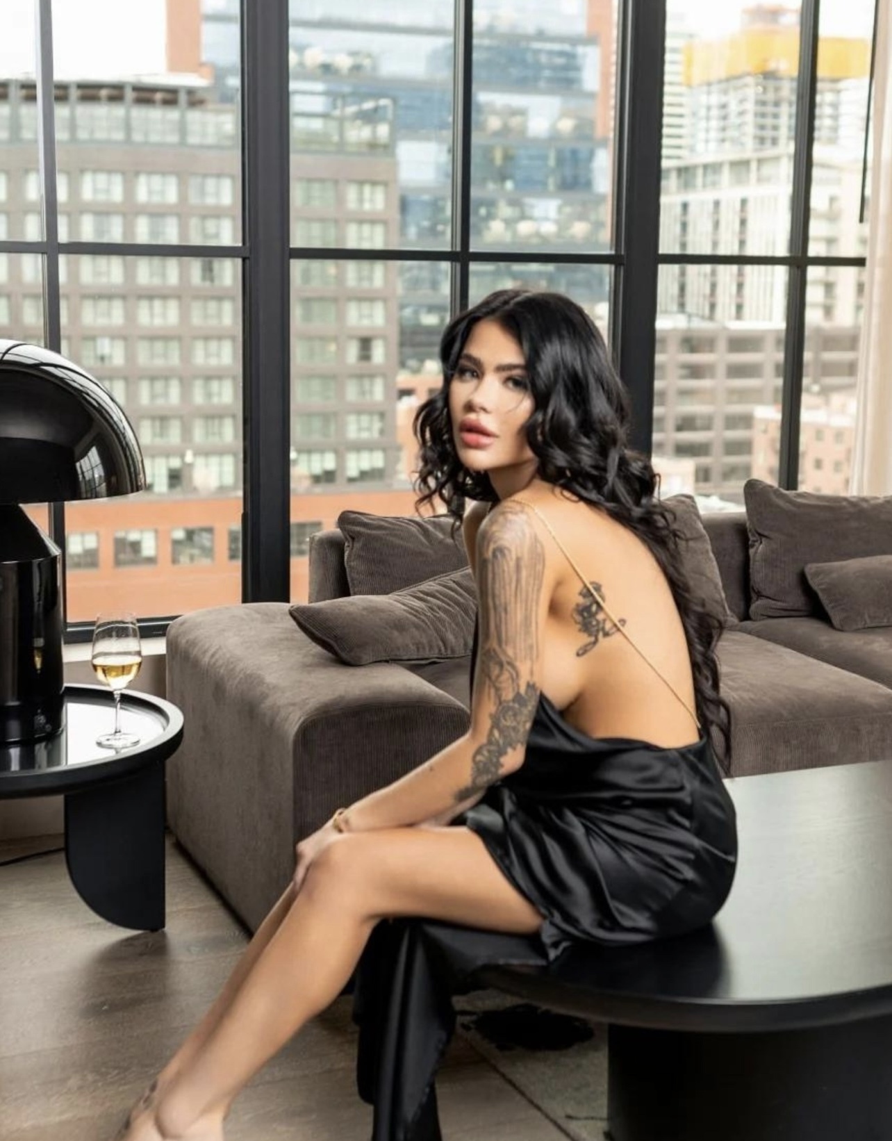 Вера проститутка интим салон Санкт-Петербурга у метро Горьковская шлюхи молодые салон